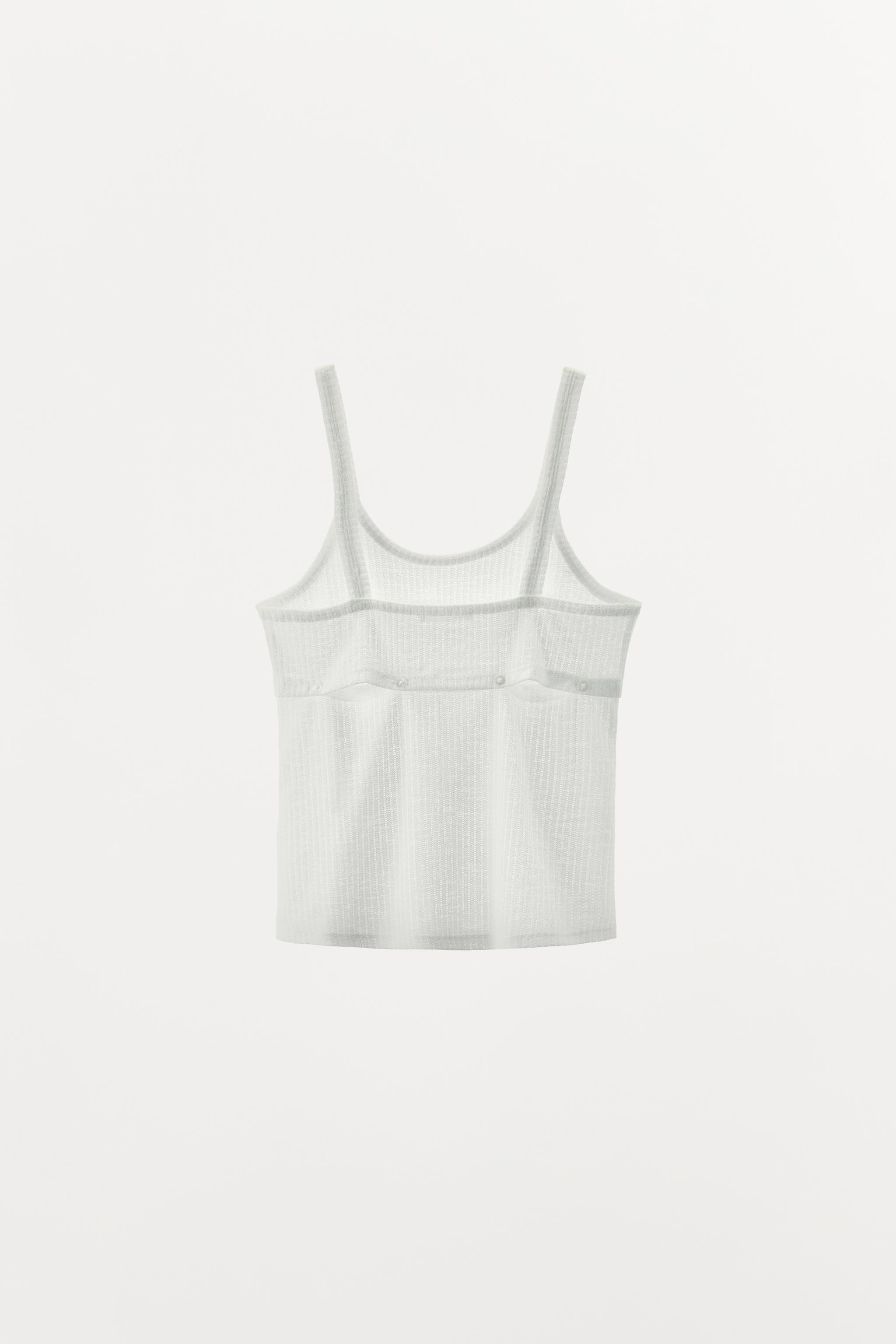 TOP EN MAILLE À BOUTONS